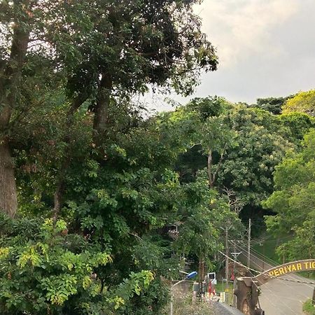 Floral Homestay Thekkady Exterior foto